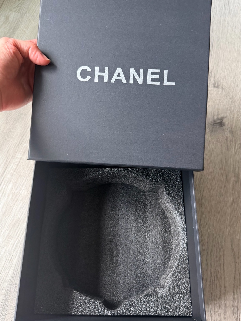 FULL SET NEW in ORIGINAL BOX Extra Large Chanel White CC Shell Bag w Dual Straps - Picture 16 of 16